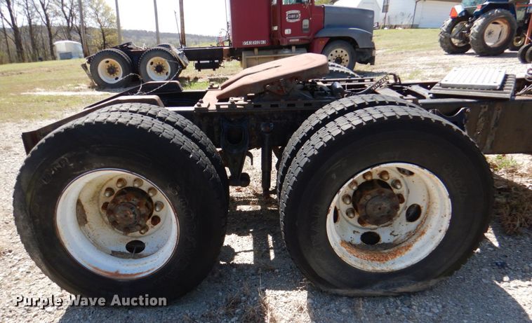 image for item DJ0406 1995 International 9400  semi truck