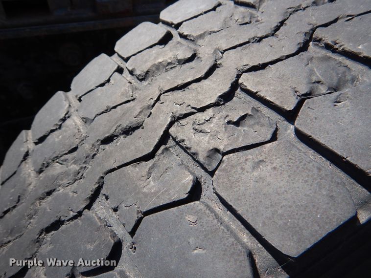 image for item DJ0406 1995 International 9400  semi truck