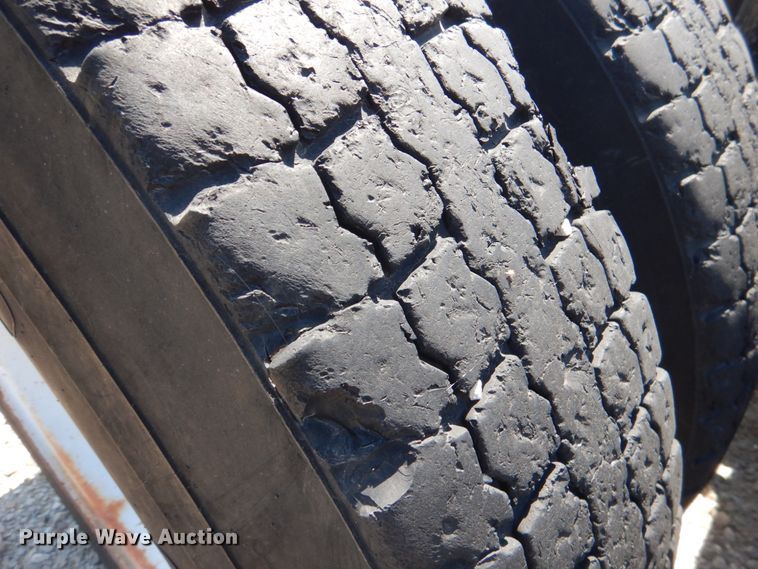 image for item DJ0406 1995 International 9400  semi truck