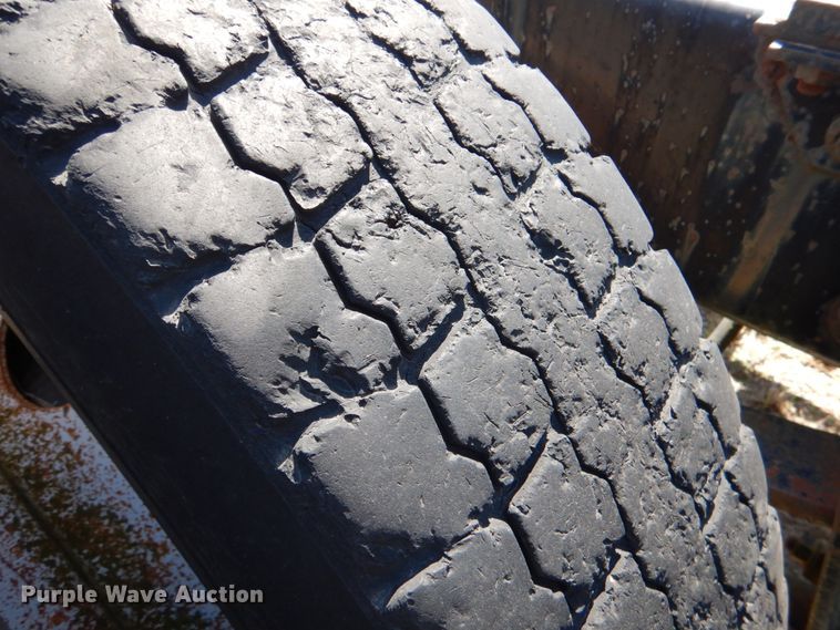 image for item DJ0406 1995 International 9400  semi truck