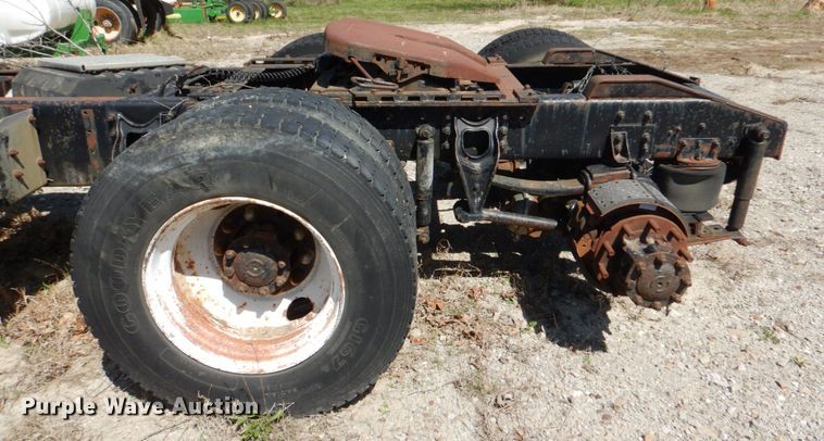 image for item DJ0406 1995 International 9400  semi truck