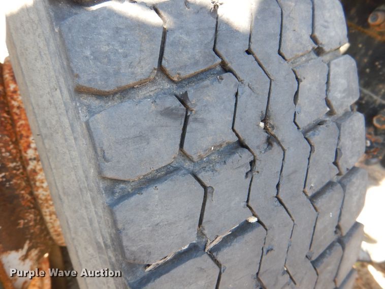 image for item DJ0406 1995 International 9400  semi truck