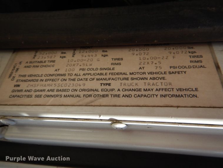 image for item DJ0406 1995 International 9400  semi truck