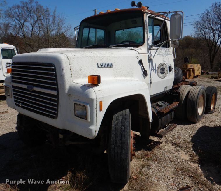 image for item DJ0407 1992 Ford L9000  semi truck