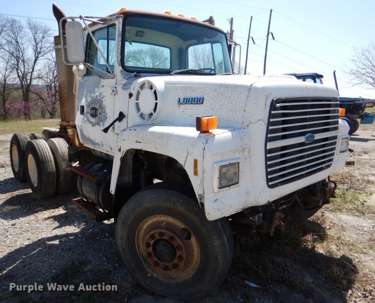 image for item DJ0407 1992 Ford L9000  semi truck