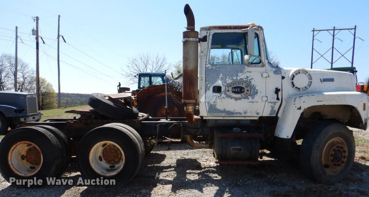image for item DJ0407 1992 Ford L9000  semi truck