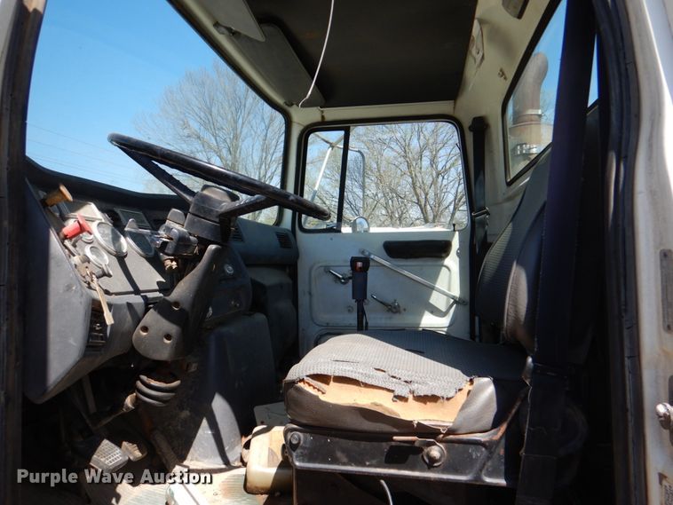 image for item DJ0407 1992 Ford L9000  semi truck