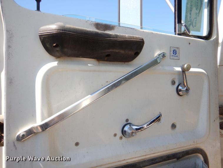 image for item DJ0407 1992 Ford L9000  semi truck