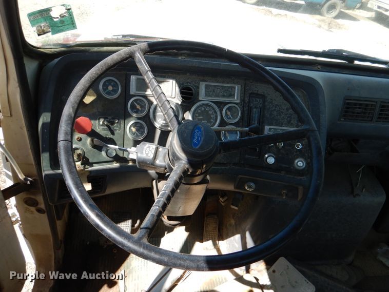 image for item DJ0407 1992 Ford L9000  semi truck