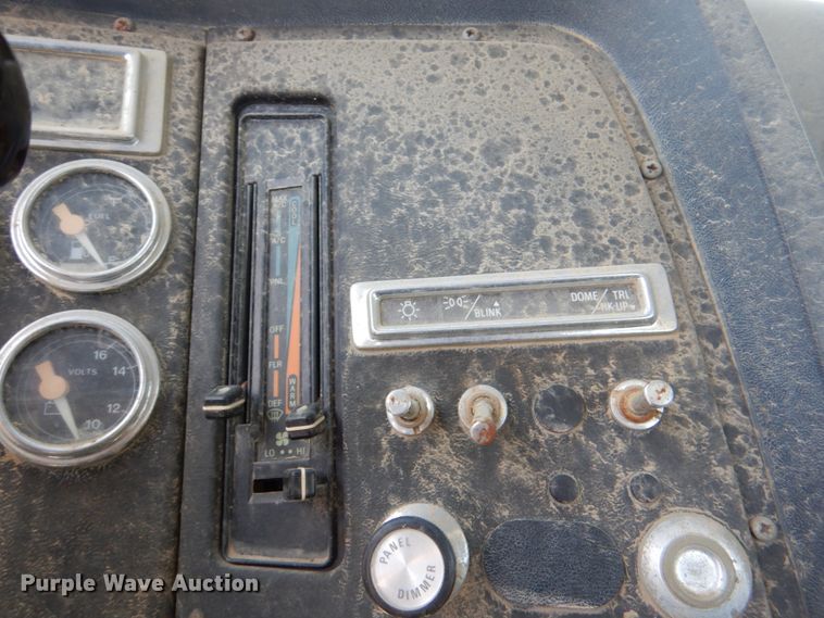 image for item DJ0407 1992 Ford L9000  semi truck