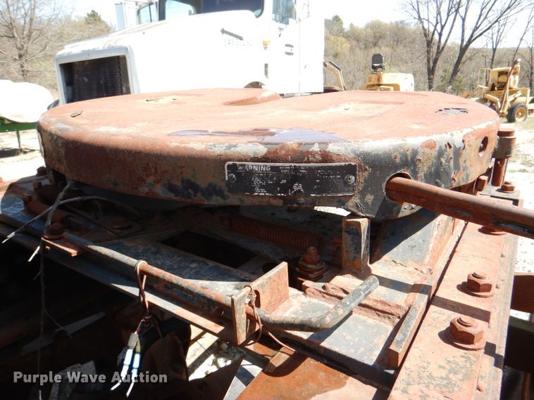 image for item DJ0407 1992 Ford L9000  semi truck