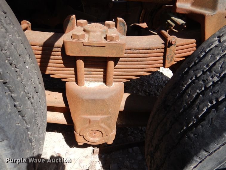 image for item DJ0407 1992 Ford L9000  semi truck