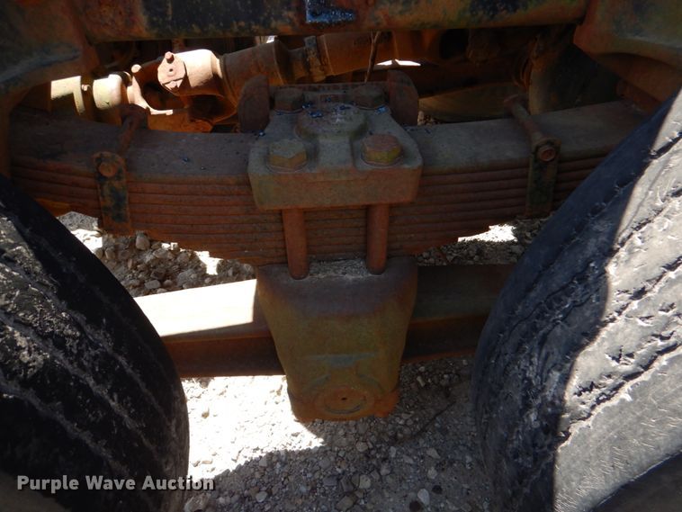 image for item DJ0407 1992 Ford L9000  semi truck