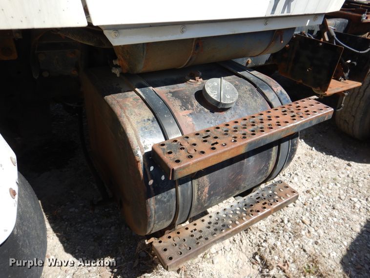 image for item DJ0407 1992 Ford L9000  semi truck