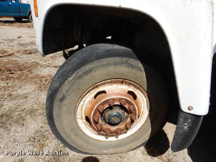 image for item DJ0407 1992 Ford L9000  semi truck