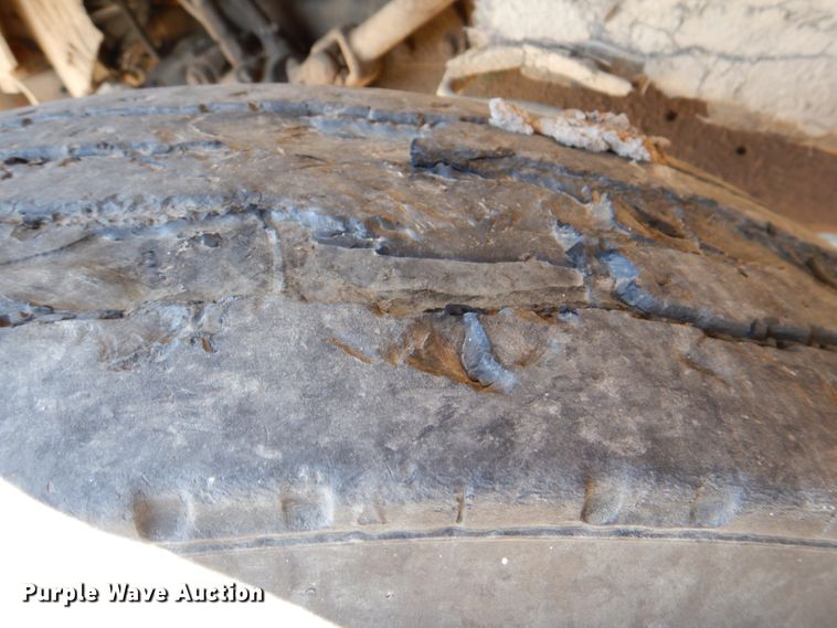 image for item DJ0407 1992 Ford L9000  semi truck