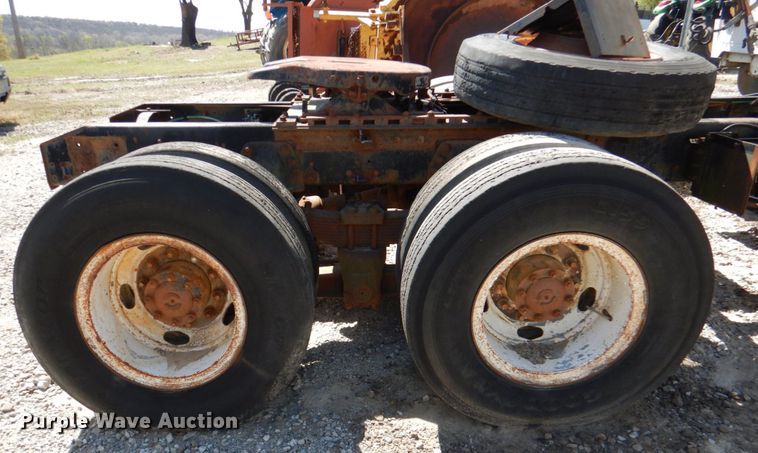 image for item DJ0407 1992 Ford L9000  semi truck