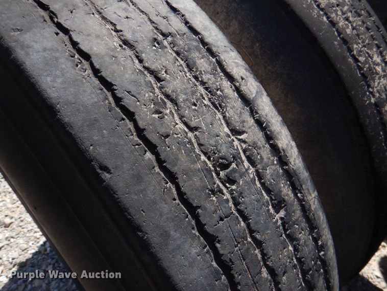 image for item DJ0407 1992 Ford L9000  semi truck