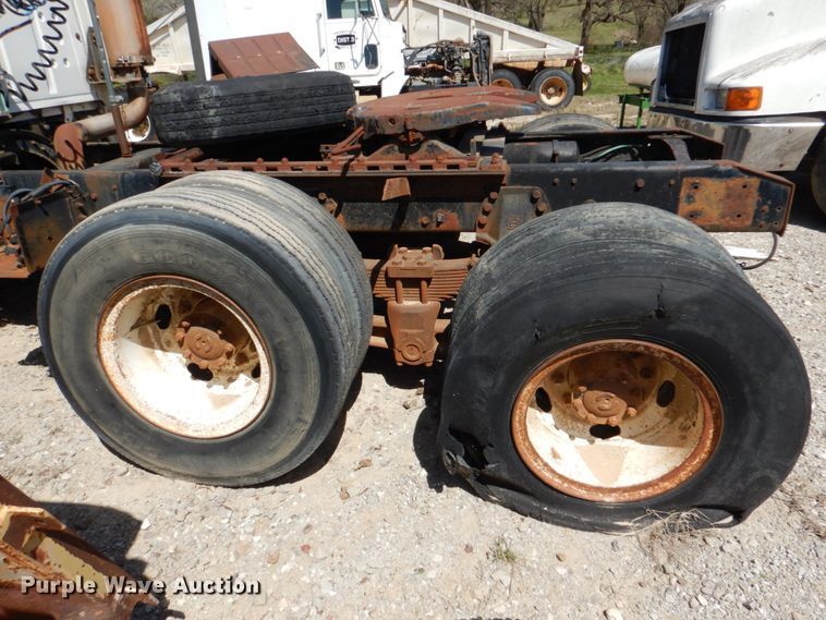 image for item DJ0407 1992 Ford L9000  semi truck