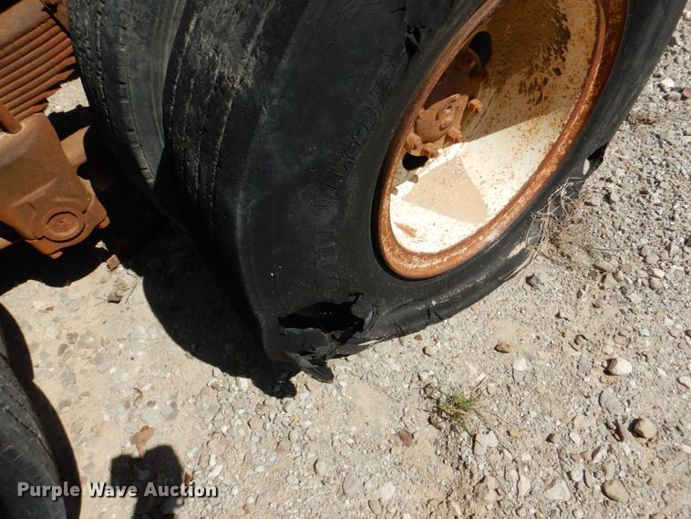 image for item DJ0407 1992 Ford L9000  semi truck