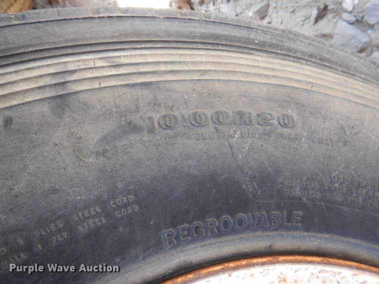 image for item DJ0407 1992 Ford L9000  semi truck