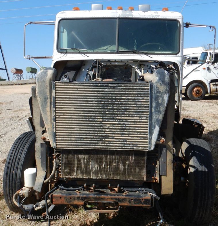 image for item DJ0409 1998 Freightliner FLD  semi truck