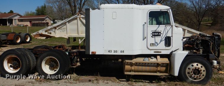 image for item DJ0409 1998 Freightliner FLD  semi truck