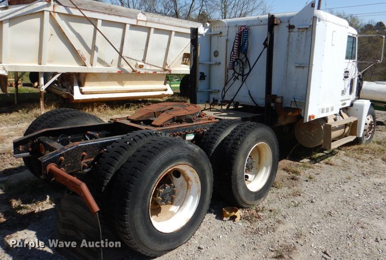 image for item DJ0409 1998 Freightliner FLD  semi truck