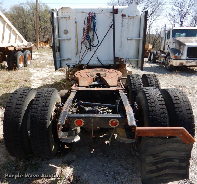 image for item DJ0409 1998 Freightliner FLD  semi truck