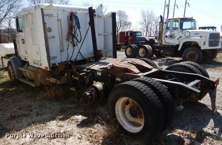 image for item DJ0409 1998 Freightliner FLD  semi truck