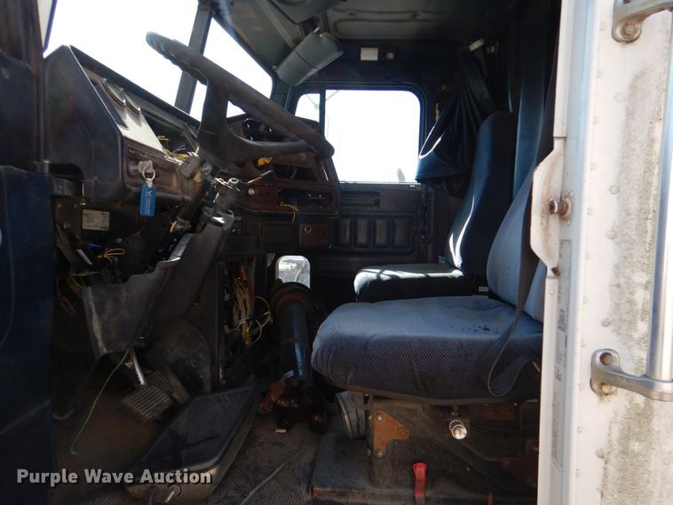 image for item DJ0409 1998 Freightliner FLD  semi truck