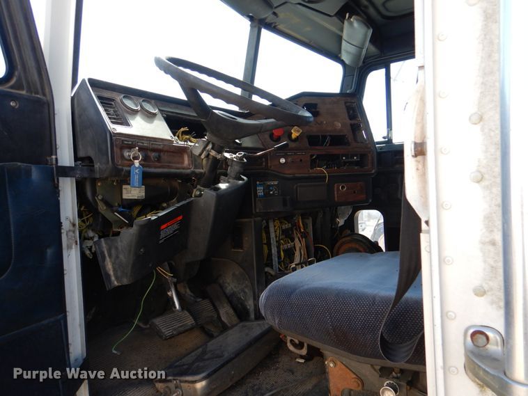 image for item DJ0409 1998 Freightliner FLD  semi truck