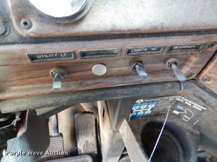 image for item DJ0409 1998 Freightliner FLD  semi truck