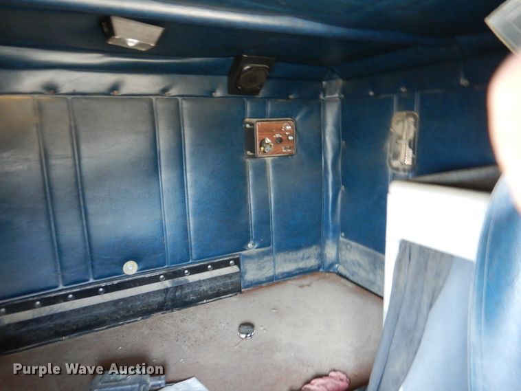 image for item DJ0409 1998 Freightliner FLD  semi truck