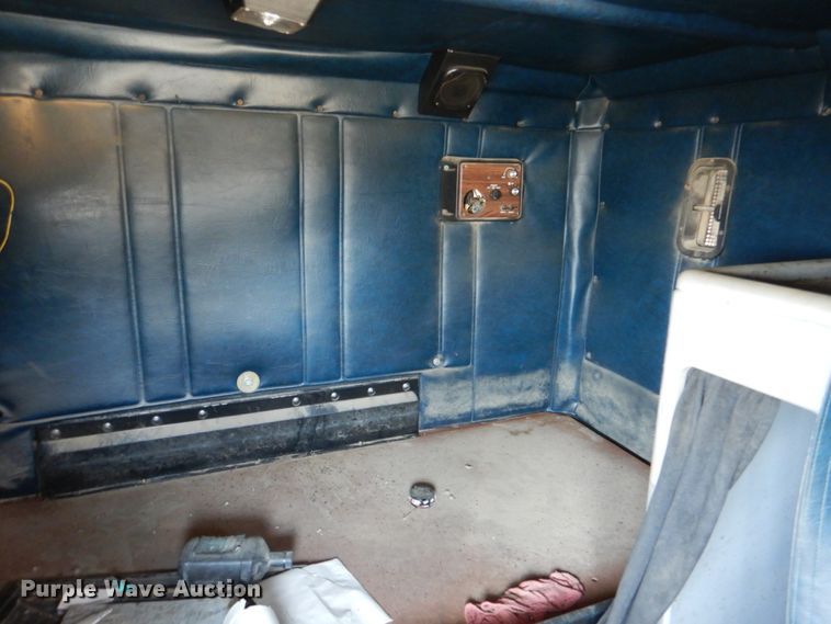 image for item DJ0409 1998 Freightliner FLD  semi truck