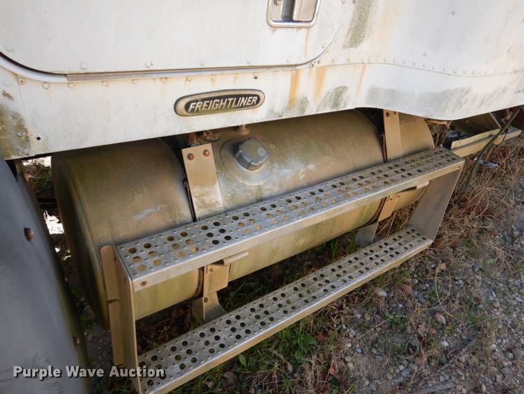 image for item DJ0409 1998 Freightliner FLD  semi truck