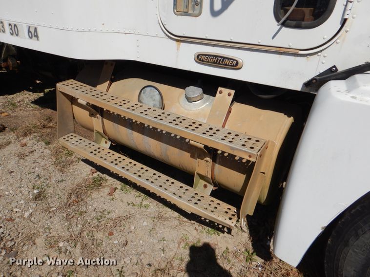 image for item DJ0409 1998 Freightliner FLD  semi truck