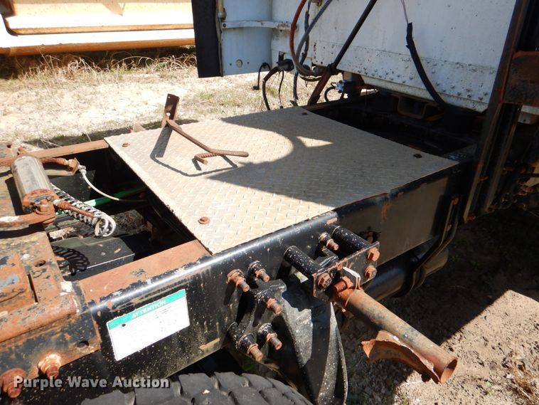 image for item DJ0409 1998 Freightliner FLD  semi truck