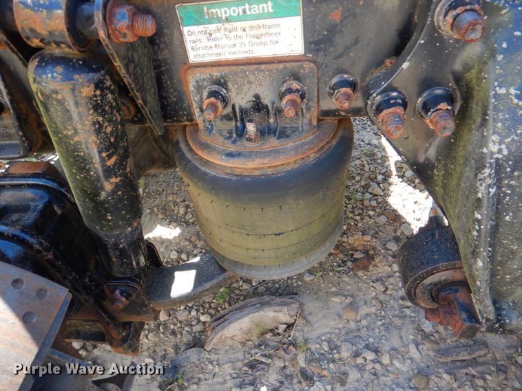 image for item DJ0409 1998 Freightliner FLD  semi truck