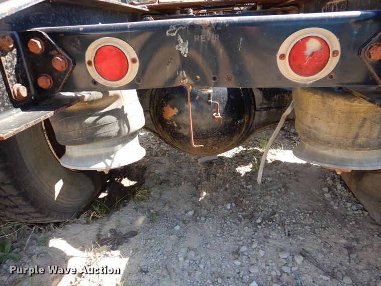 image for item DJ0409 1998 Freightliner FLD  semi truck