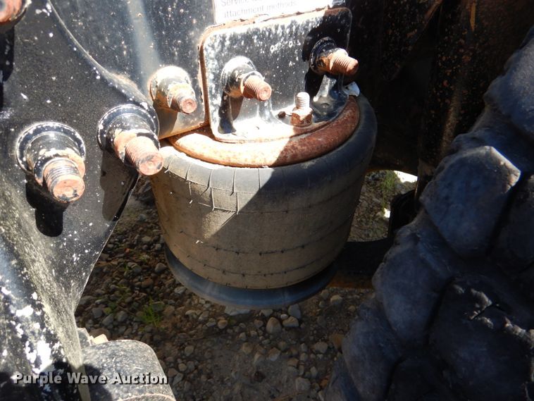 image for item DJ0409 1998 Freightliner FLD  semi truck