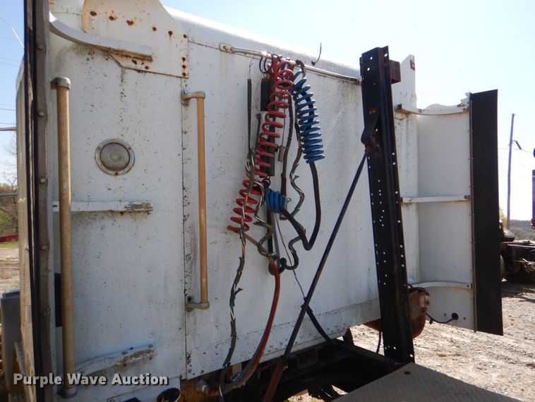 image for item DJ0409 1998 Freightliner FLD  semi truck