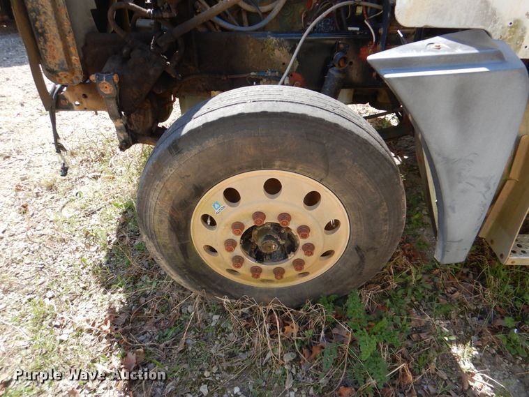 image for item DJ0409 1998 Freightliner FLD  semi truck