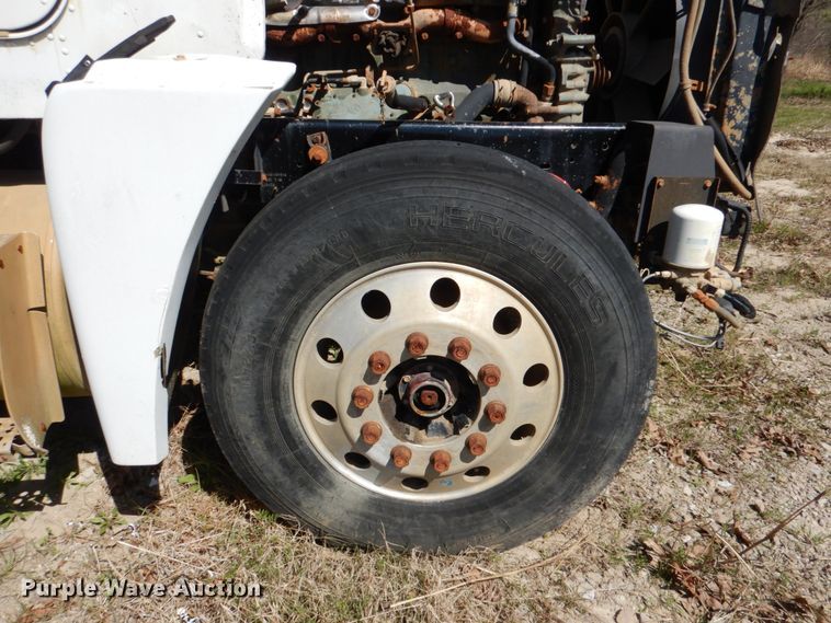 image for item DJ0409 1998 Freightliner FLD  semi truck