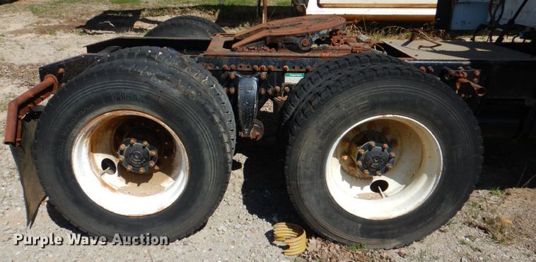 image for item DJ0409 1998 Freightliner FLD  semi truck