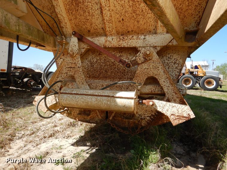 image for item DJ0410 1997 Ranch Manufacturing Co  bottom dump trailer