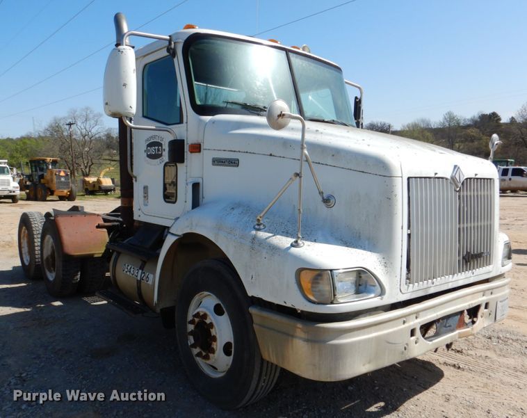 image for item DJ0413 2000 International 9100  semi truck