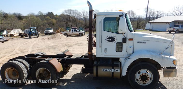 image for item DJ0413 2000 International 9100  semi truck