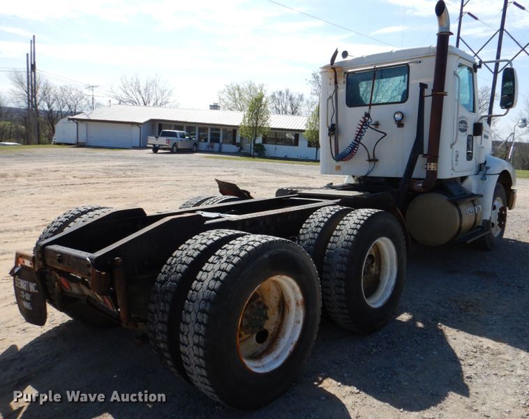 image for item DJ0413 2000 International 9100  semi truck