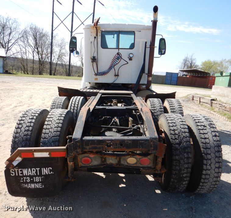 image for item DJ0413 2000 International 9100  semi truck